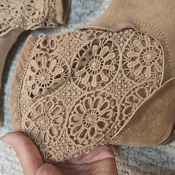 Justice Bohemian Lacy Slip On Lace and Suede Slouchy Booties Ankle Boots - Picture 3 of 7
